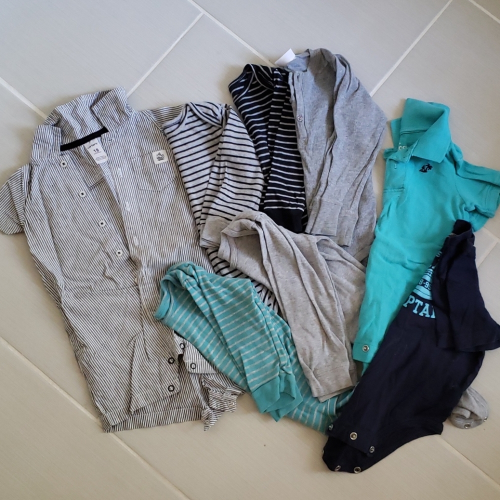 Bundle of little boy's onesies 18M